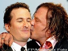 Mickey Rourke, in rolul unui jucator de rugby homosexual