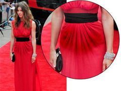 Jessica Biel a gafat! Rochie rosie transparenta si chiloti negri mari