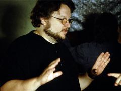 James Cameron il va ajuta pe Guillermo del Toro cu Mountains of Madness