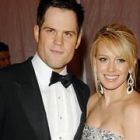 Hilary Duff s-a casatorit cu jucatorul de hockey Mike Comrie