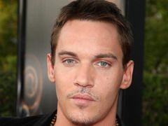 Jonathan Rhys-Meyers: “Cind sunt beat sunt exact ca Bambi!”