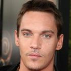 Jonathan Rhys-Meyers: “Cind sunt beat sunt exact ca Bambi!”