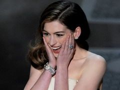 Anne Hathaway la Oscar 2011. Stilata, dar neepilata!