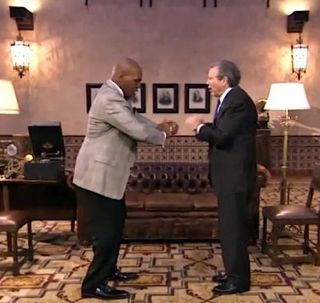 Mike Tyson trateaza balbaiala presedintelui! - VIDEO