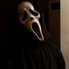 SPOILER ALERT! Secventa din Scream 4 cu un personaj spanzurat!