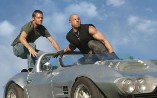 VIDEO Vin Diesel mai FURIOS ca niciodata! Sare de pe o stanca si supravietuieste in noul trailer Fast Five !