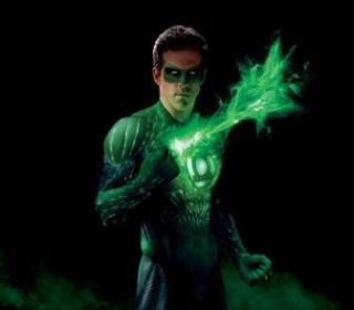 FOTO/ Imagini noi cu Ryan Reynolds in costumul din Green Lantern!