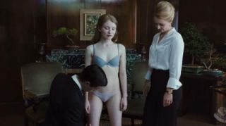 VIDEO Trailer CONTROVERSAT: drama cutremuratoare cu Emily Browning!