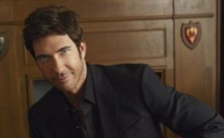 Dylan McDermott si-a inceput viata sexuala cu femei de doua ori mai in varsta ca el!