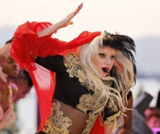 Lady Gaga a socat si la Cannes! Cu ce tinuta i-a facut praf pe francezi la festivalul de film!