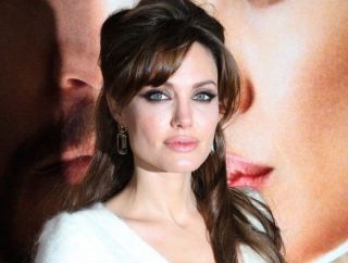 Cu cati barbati s-a iubit Angelina Jolie! 13 lucruri pe care nu le stiai despre ea!