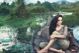 Angelina Jolie a pozat pentru faimosul brand Louis Vuitton