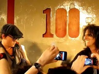 VIDEO Johnny Depp s-a transformat intr-un star rock alaturi de Alice Cooper