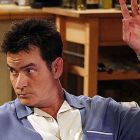 Charlie Sheen sare cu masina intr-o prapastie. Cum ar putea arata primul episod din noul sezon Two and a half men