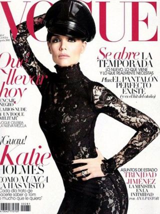 Katie Holmes, aparitie incendiara pe coperta revistei Vogue