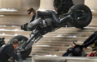Accident spectaculos pe platourile de la The Dark Knight Rises:Catwoman a distrus o camera IMAX de jumatate de milion de dolari!
