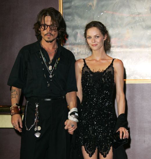 Vanessa Paradis are o relatie de 8 ani si 2 copii cu Johnny Depp, dar nu se gandeste sa se marite. Termenul de 