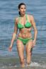 La 46 de ani, Teri Hatcher nu arata deloc disperata pe plaja in Hawaii intr-un minunat bikini verde