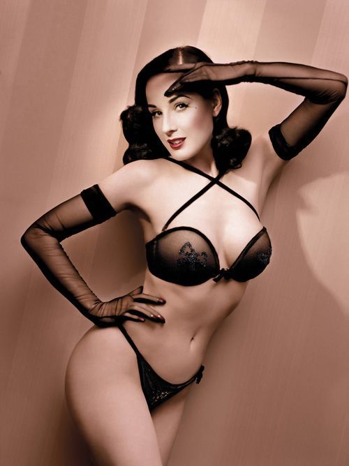 Celebrul fotomodel si actrita Dita Von Teese este a aparut acum 2 ani in campania publicitara a gigantei marci de lenjerie intima, Wonderbra.