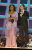 In 2005, imaginile cu Tom Cruise invitat la emisiunea lui Oprah in care se urca pe canapea pentru a-si exprima dragostea pentru Katie Holmes au facut inconjurul lumii. Gestul a fost considerat penibil de catre toata lumea