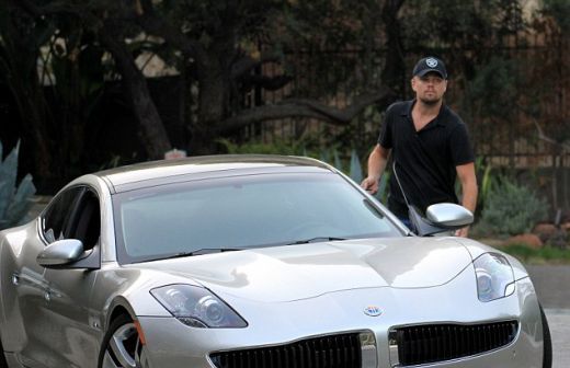 Leonardo DiCaprio si-a afisat recent un bolid hibrid, Fisker Karma de 100.000 de dolari