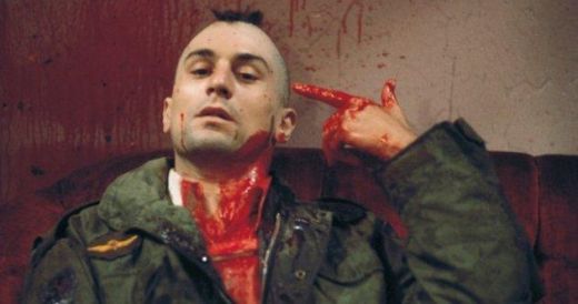 Dupa ce isi pune gandurile in ordine, Travis Bickle (Robert De Niro) decide sa o salveze pe tanara prostituata (Jodie Foster) din mainile 