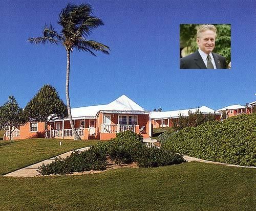 In anii '90 Michael Douglas a investit 5 milioane de dolari intr-un resort de lux in Bermuda - Ariel Sands. Acum hotelul este inchis pentru renovari 