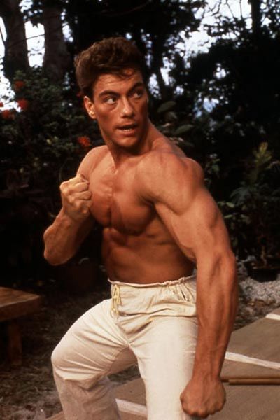 Legendarul Jean-Claude Van Damme  a nimicit 411 dintre adversarii sai din filmele in care a jucat.