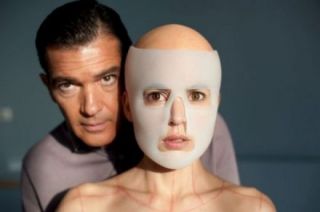 Antonio Banderas planuieste un experiment fatal. Vezi noul trailerul de la The Skin I Live In