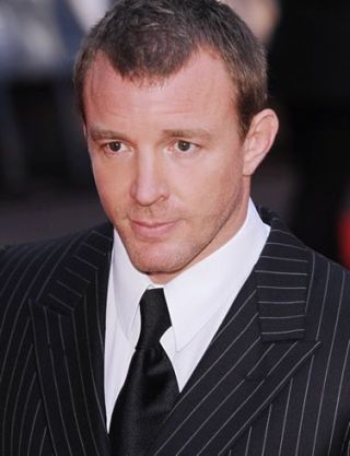 Guy Ritchie este tata din nou