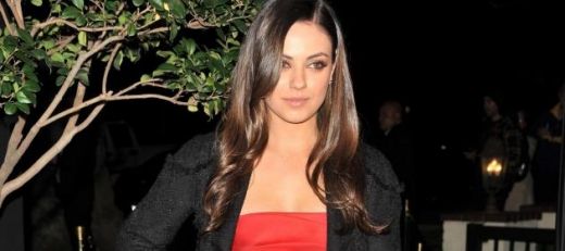 La petrecerea Hollywood Reporters's Big 10, Mila Kunis a optat pentru culoarea rosie, care ii vine foarte bine si ii scoate in evidenta ochii verzi.