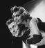 Kirk Douglas si Lola Albright promovand filmul Campionul in 1948