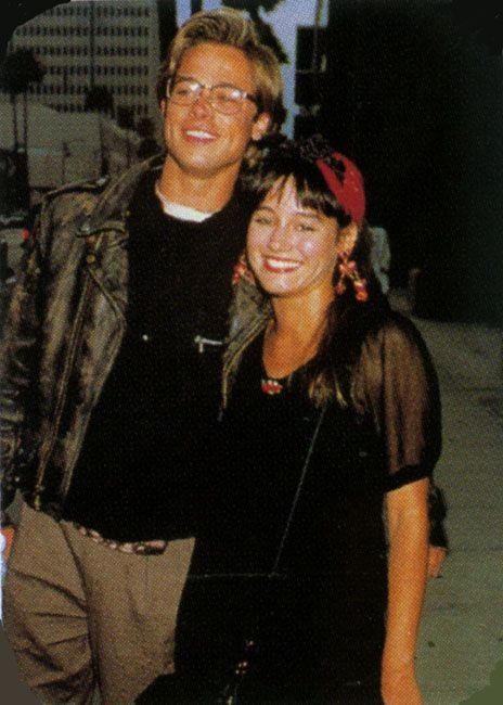 In 1989, cand a aparut la Hollywood, Brad Pitt a avut o relatie cu Jill Schoelen, cu care a jucat intr-un film obscur, 