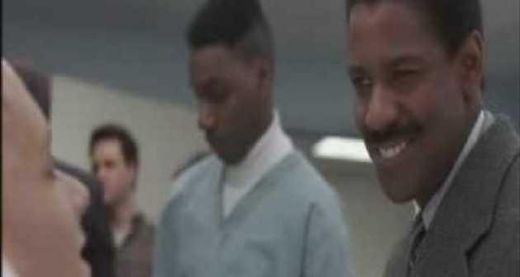 Philadelphia (1993): Avocatul Joe Miller (Denzel Washington) se duce sa-l viziteze la spital pe clientul sau (Tom Hanks), care este bolnav de SIDA si mai are foarte putin de trait. Joe ii da vestea ca a castigat procesul, iar barbatul, aflat intr-o stare critica, incearca sa intinda mana pentru a-l atinge in semn de multumire.