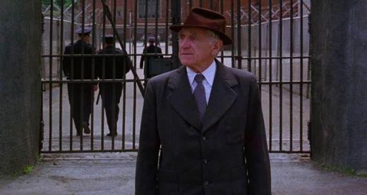 The Shawshank Redemption (1994): Brooks Hatlen (James Whitmore)  este eliberat conditionat, dar ii este greu sa se adapteze la stilul de viata al unui cetatean cinstit, si pana la urma, acesta se sinucide.