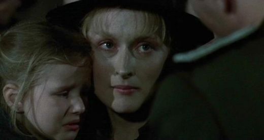 Sophie's Choice (1982): Zofia Zawistowski (Meryl Streep) ajunge la Auschwitz impreuna cu cei doi copii, insa este nevoita sa aleaga pe unul singur.  Pusa in fata unui moment tragic, ea alege sa isi lase fiica sa moara.