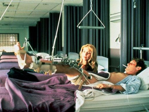 Crash al lui David Cronenberg a primit acelasi tratament in 1996. E logic daca ne gandim ca idea filmul e ca sexualitatea castiga potential si sens prin confruntarea permanenta cu moartea.