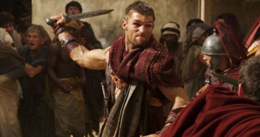 Liam McIntyre in rolul lui Spartacus in Spartacus: Vengeance