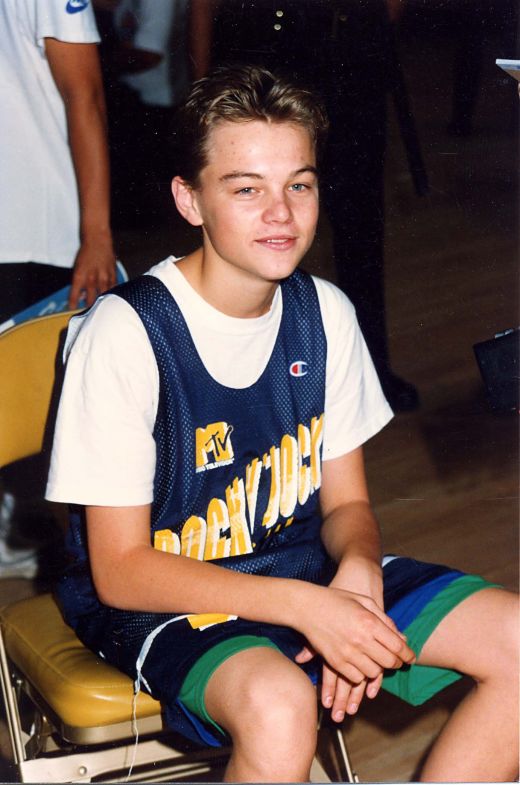 Leonardo DiCaprio ( 18 ani) in timpul MTV Rock n Jock Basketball (1992)