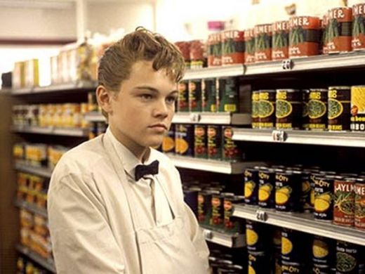 Leonardo DiCaprio in filmul This Boy's Life din 1993 unde i-a atras atentia lui Robert DeNiro