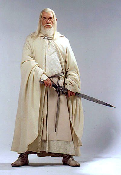In timpul luptelor din Minele din Moria, sabia lui Gandalf nu straluceste din  cauza  reducerilor de buget – cel putin asta a declarat Peter Jackson 