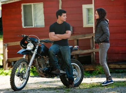 Scena in care Bella face accident  cu motocicleta pentru ca Edward sa-i auda gandurile