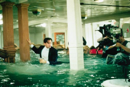 Inainte de a se apuca de film, James Cameron a petrecut 5 ani documentandu-se si strangand informatii despre Titanic.