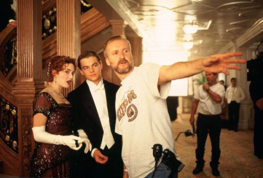 Productia pentru film a inceput in 1995, cand James Cameron a obtinut imagini cu relicva adevarata a Titanicului. Cameron i-a convis pe cei de la 20th Century Fox sa investeasca intr-o serie de scufundari pentru a obtine imaginile respective explicandu-le cat de mult ar ajuta acest lucru si din punct de vedere al mediatizarii filmului.