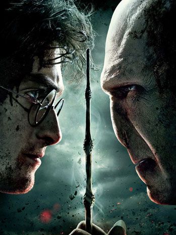 Harry Potter and the Deathly Hallows Part 2 a fost filmul care a facut cei mai multi bani in 2011 ( incasari globale de 1,328 miliarde de dolari). Recordul stabilit in 2011 tine insa de cea mai buna zi de deschidere. In prima zi de lansare a strans 91,071,119 de $ - record absolut pentru un film