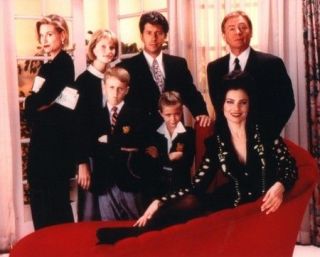 Nu poti sa-i uiti rasul. Fran Drescher, la 19 ani de la Dadaca, serialul care a transformat-o in star. Ce fac astazi actorii din serial