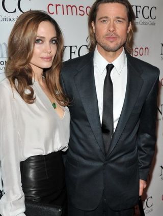 Angelina Jolie sclipitoare si Brad Pitt cu baston: au dominat Gala Premiilor de la New York. Ce sanse are actorul la Oscar