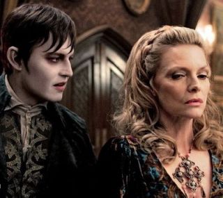 Johnny Depp arata genial in rol de vampir: fanii au fost cuceriti de o noua poza din Dark Shadows, filmul cu buget de 150 de milioane de dolari
