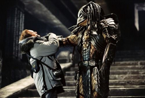 Charles Bishop Weyland (Lance Henriksen) in VP: Alien Vs. Predator: avere de 9.3 miliarde de dolari