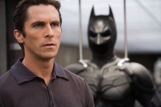 Bruce Wayne (Matthew Goode )in seria Batman: avere de 30.4 miliarde de dolari